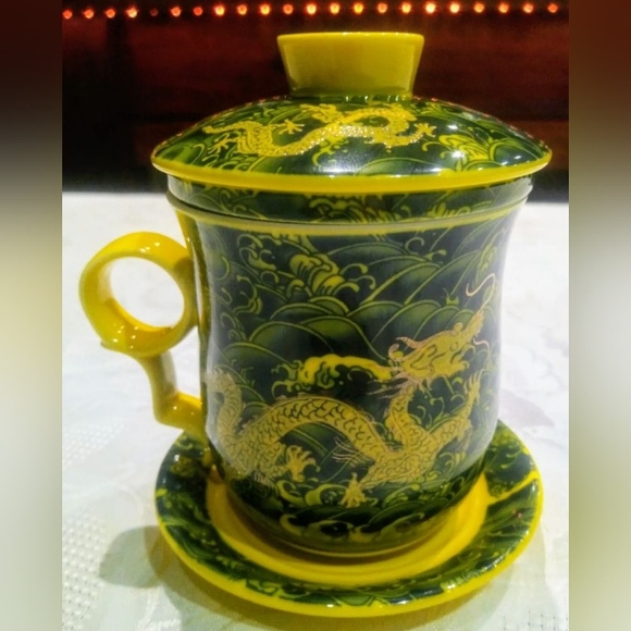 Modern ceramic tea cup with strainer and lid - Picture 4 of 13